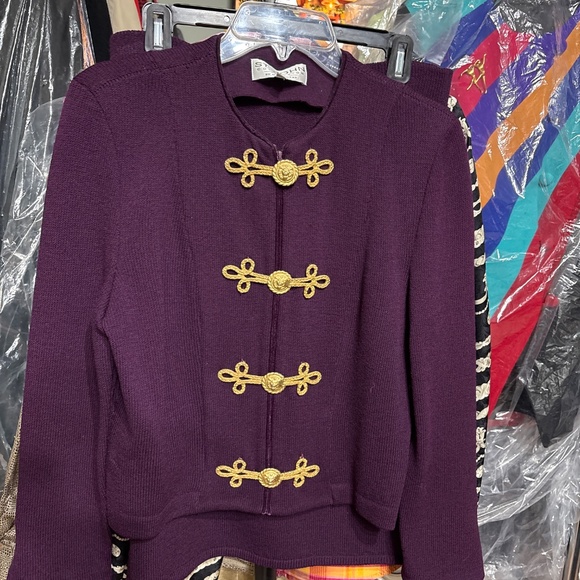 2 piece set. St. John collection size 12 sweater top and skirt - Picture 5 of 10